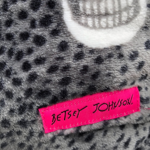 Luv Betsey Skulls & Leopard King Plush Blanket - Picture 3 of 4